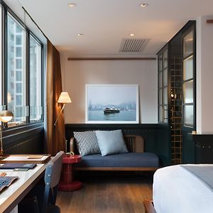 Zimmer mit Kingsize-Bett